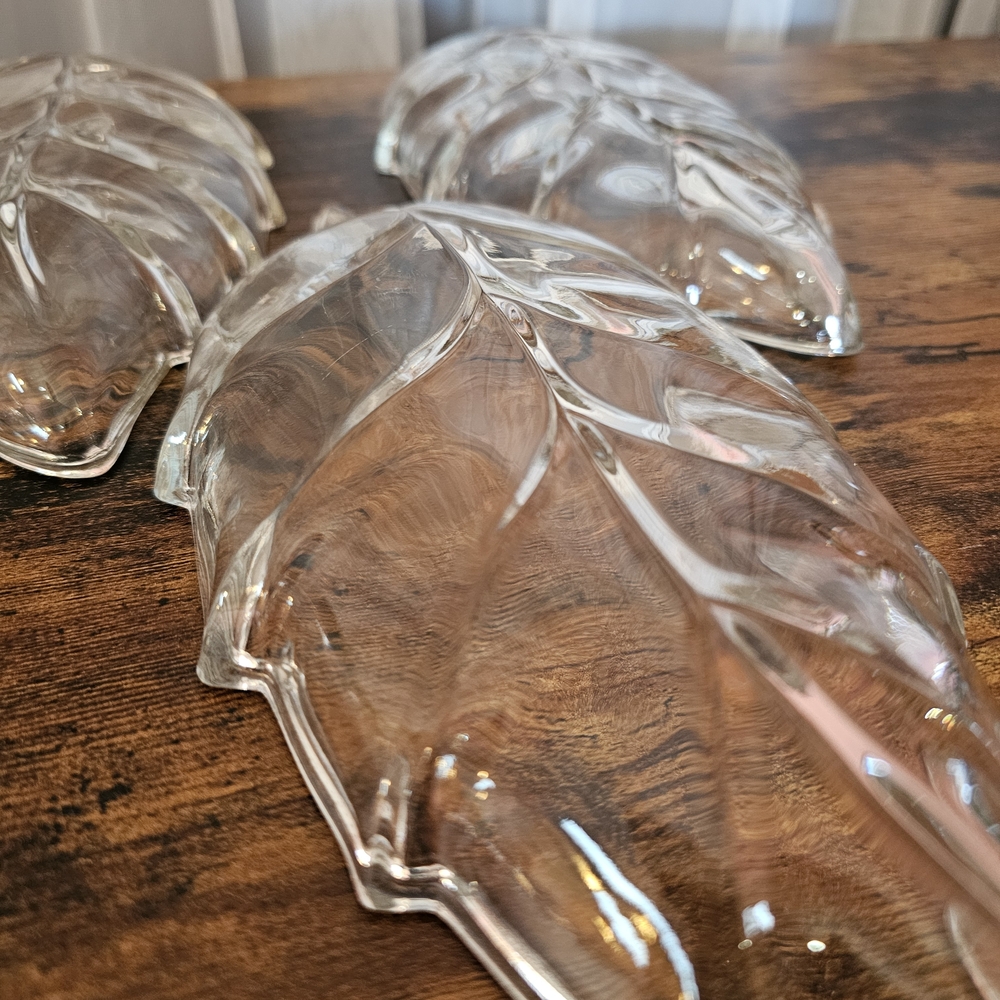 Source Unknown Transparent Leaf Glass Plates - Picture 16 of 17